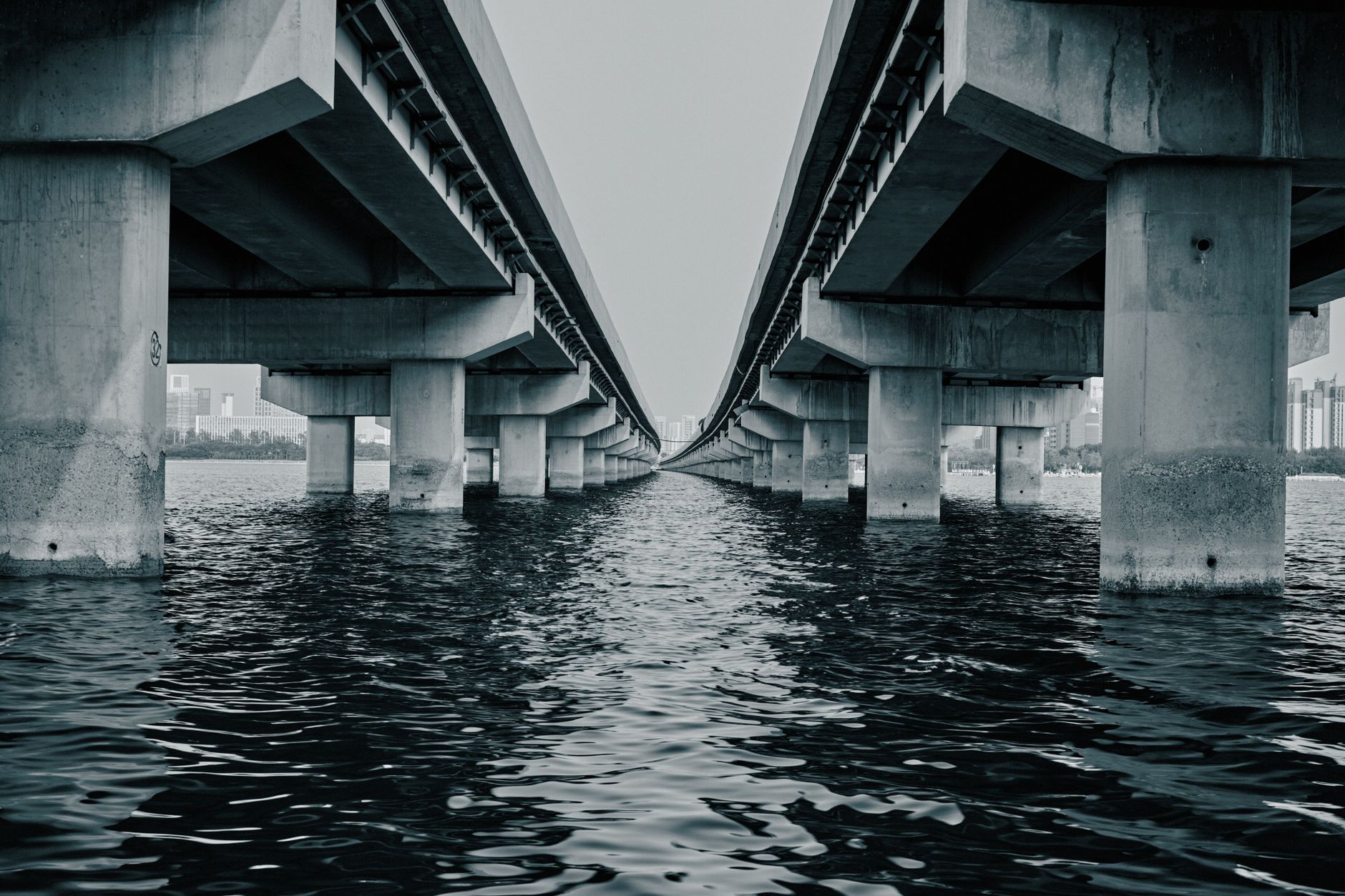 crypto bridge — Foto: Suki Lee (Pexels)
